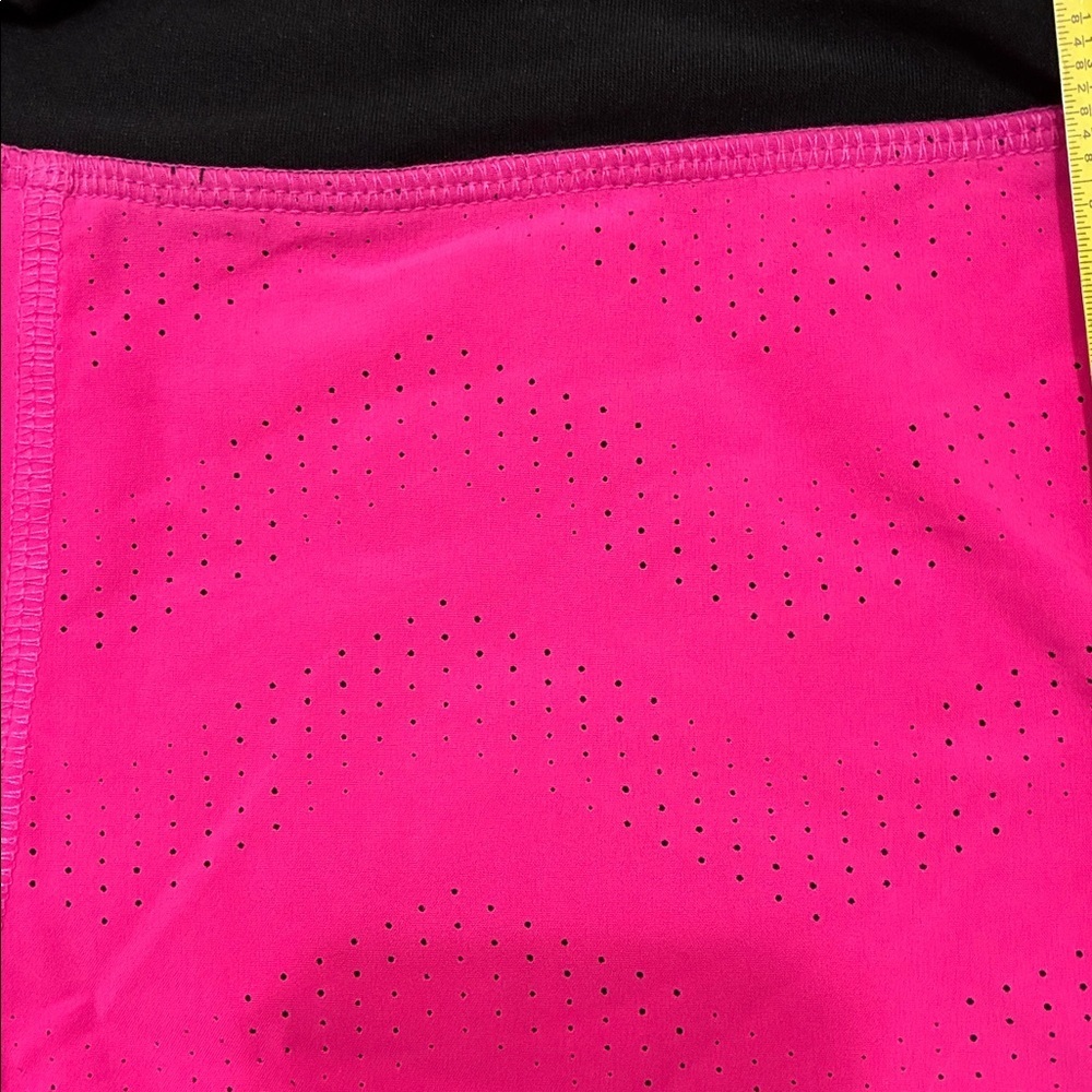 Avia Vibrant Pink and Black Sports Shorts Pre owned Like new condition - Picture 3 of 8
